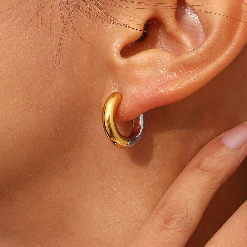 Neve - Hoop Earring