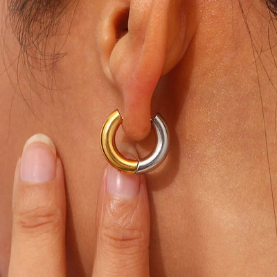 Neve - Hoop Earring