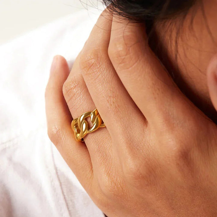 Stella - Gold Ring