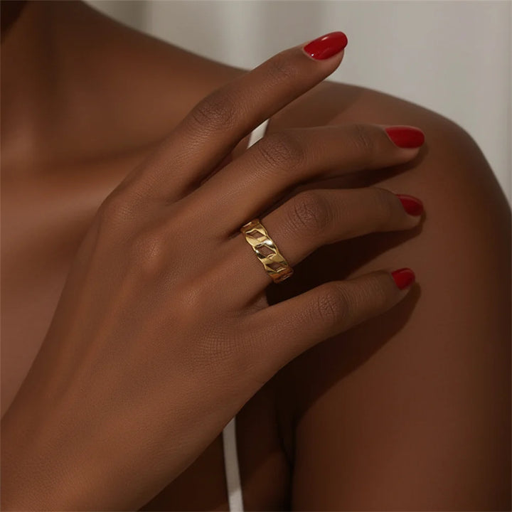 Priscilla - Loop Ring