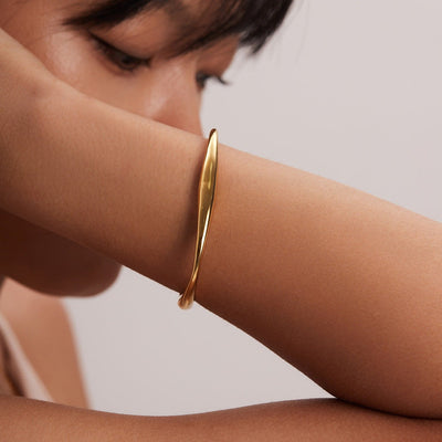 Kennedy - Curved Gold Bangle