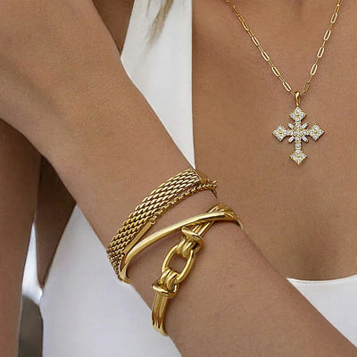 Naomi - Gold Knot Bangle
