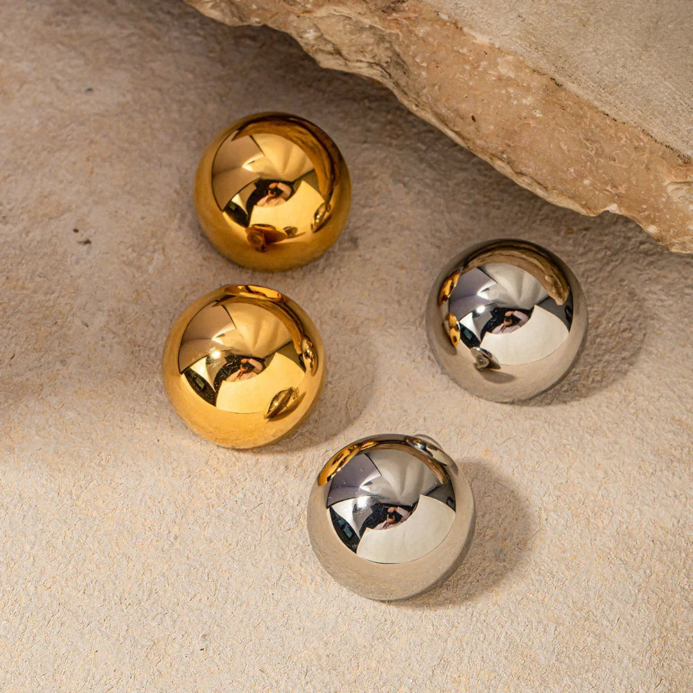 Orla - Round Stud Earrings