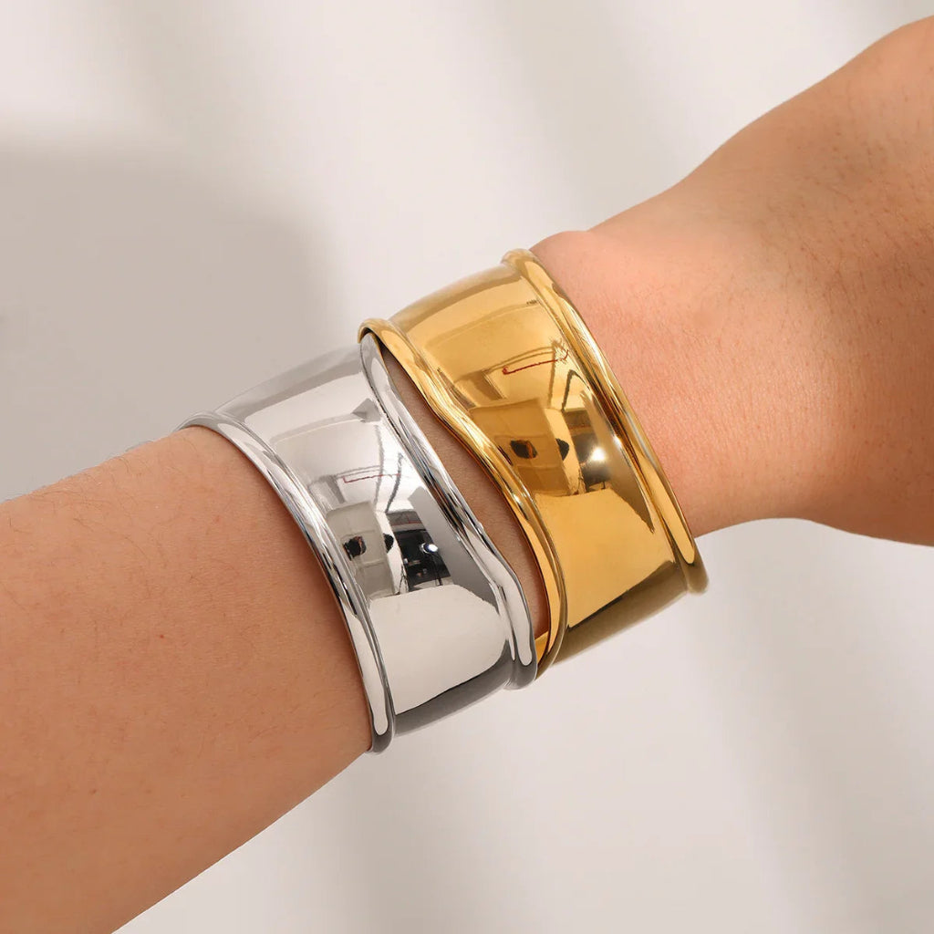 Querida - Curve Bangle