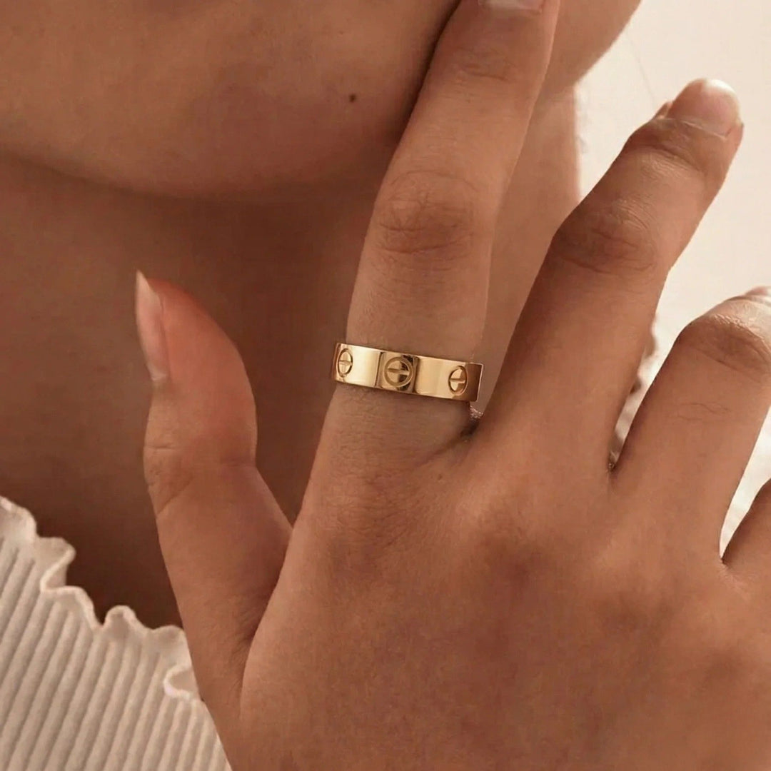 Lumaire –  Eternal Gold Ring