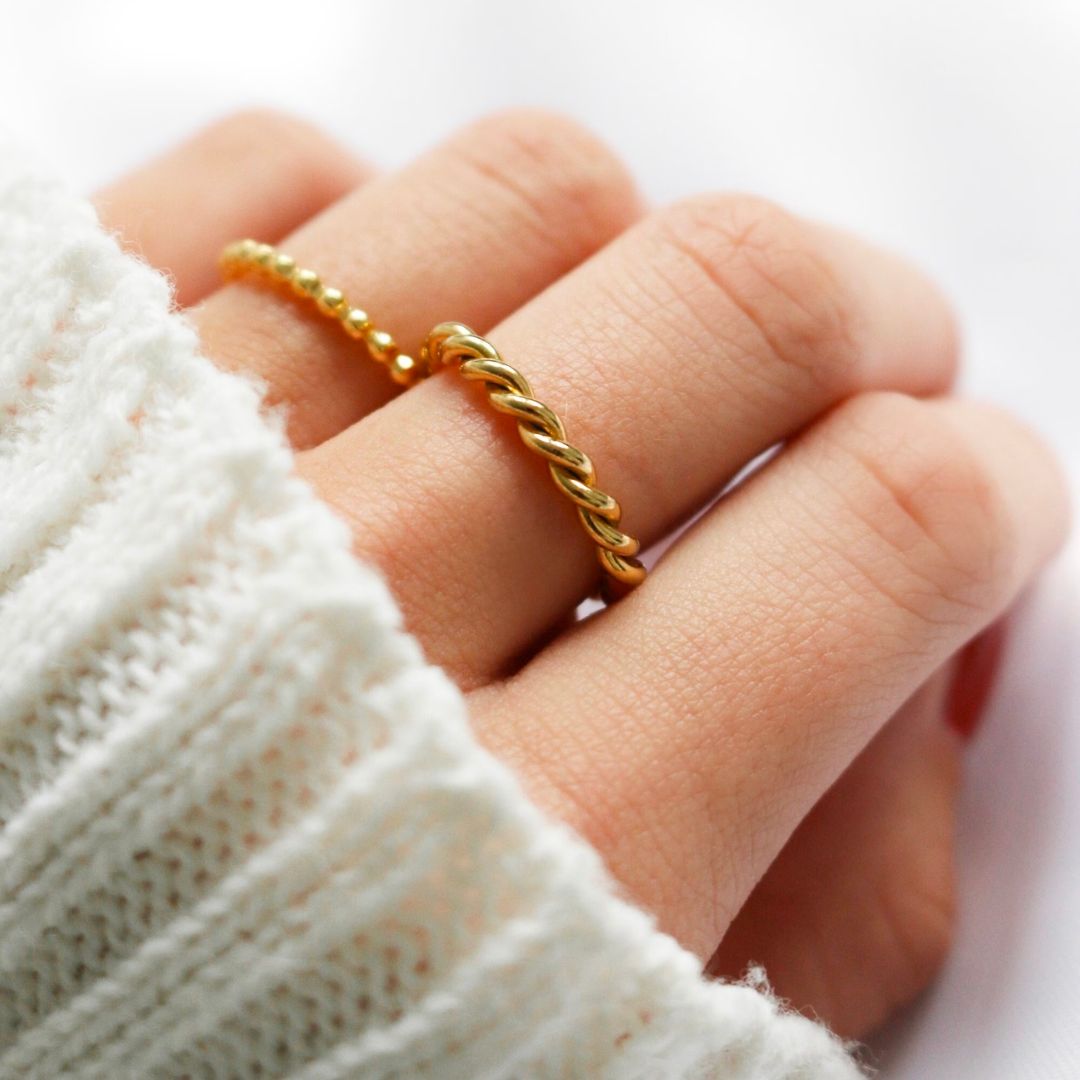 Kelly - Classic Twisted Ring