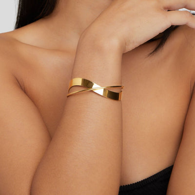 Sloan - Gold Curve Bangle